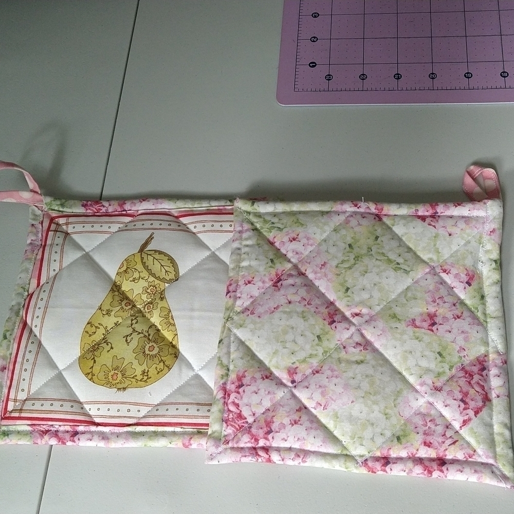 Homemade New potholders strawberry pears floral back 7X7